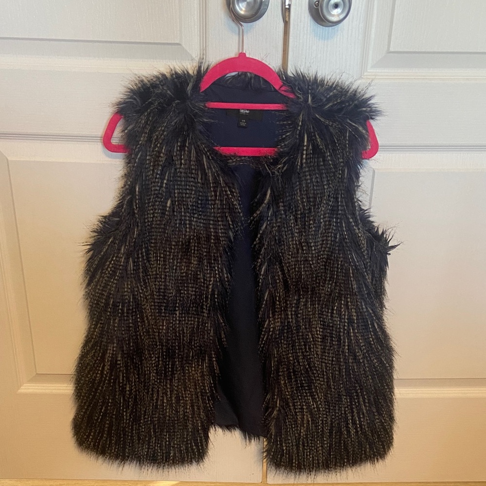 Mossimo Supply Co. Black and Blue Faux feather/fur.